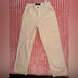 Hollister Beige Cargo Pants - Classic Style